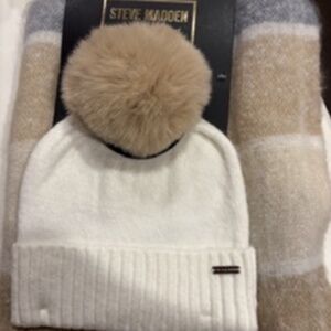 Steve Madden Hat & Scarf Gift Set ~ NEW